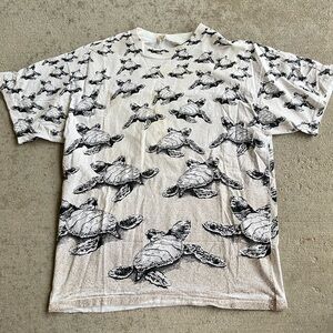 Vintage 90s sea turtle graphic tee short sleeve